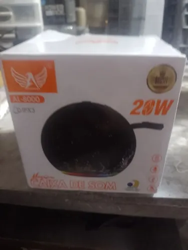 Caixa de som nova na caixa