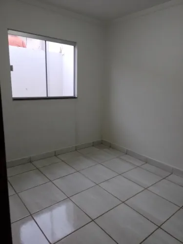 casa bairro Jardim Brasília, em um amplo terreno de 300m² com 228m² de área construída.