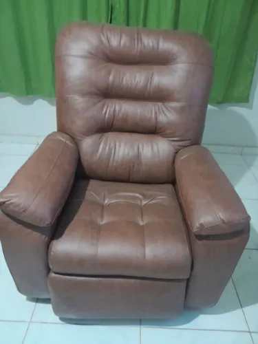 Vendo uma poltrona do vovô