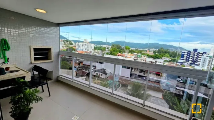 Apartamento no Itacorubi- 2 dorms com suíte - 2 vagas e Hobby box