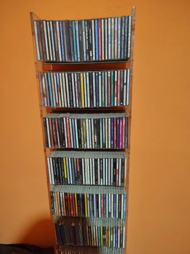 Cds originais de música , e estante de acrilico