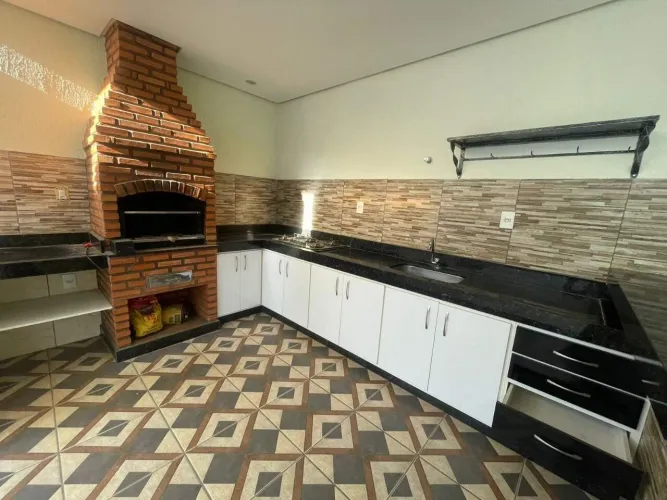 Casa em Montes Claros, no bairro Santa Rita I, à venda.