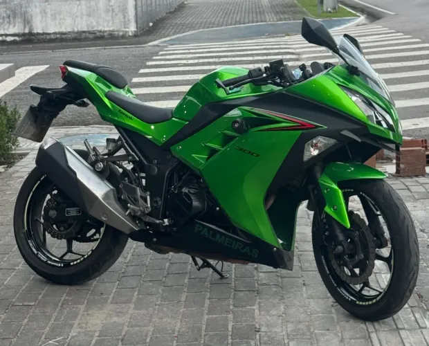 KAWASAKI NINJA 300 2024 ( IPVA 26 PAGO + TANQUE CHEIO)