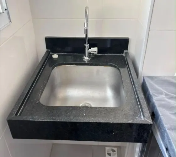 Tanque em granito preto São Gabriel com Cuba em inox 