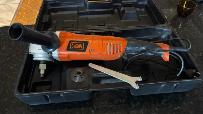 Politriz 7 polegadas 1300 watts-black+decker