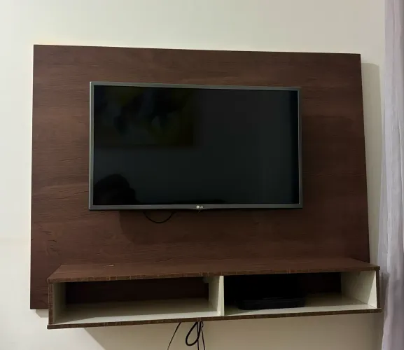 TV LG 32 polegadas Semi-Smart + Painel para TV