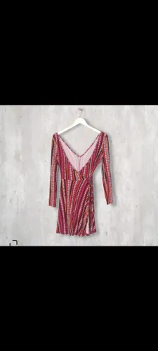 Vestido vermelho estilo envelope