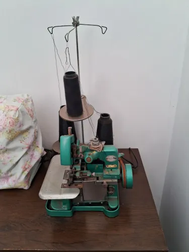 Máquina Overlock