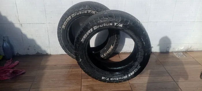 Vendo par de pneus XBRI BRUTUS T/A LT 265 60 R20 121/118 S por R$ 500 o PAR