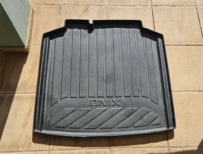 Tapete bandeja porta malas Onix Plus