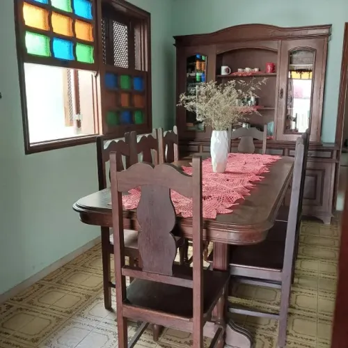Mesa sucupira 8 lugares com cristaleira. Raríssimo! Peças exclusivas