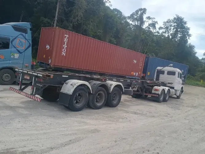 Carreta porta container