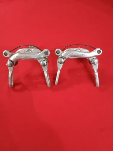Par de ferradura touney Shimano 