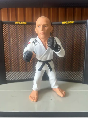 Boneco UFC Round 5 George St Pierre kimono