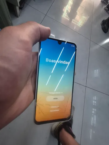 SAMSUNG A16 TELEFONE BARATO OPORTUNIDADE ESTA COM TRINCADO NA TELA MAS NÃO AFETA NO USO !