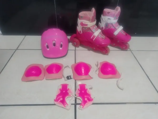 Vendo esse patins infantil pouco usado e em ótimo estado de conservação. Calça até tamanho