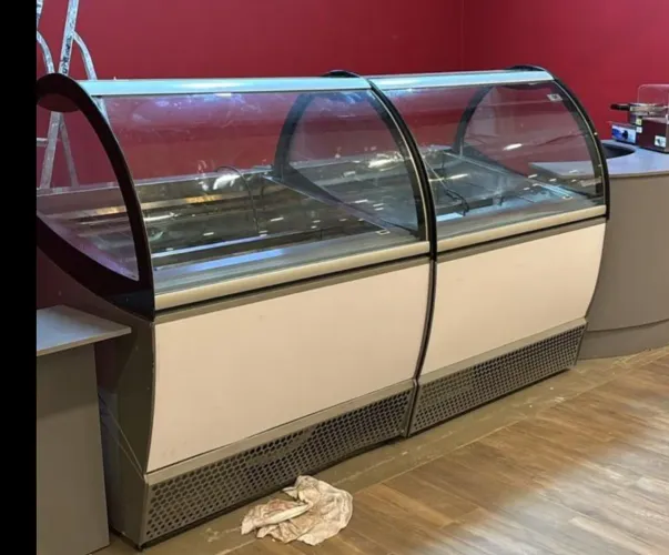 Vitrine ISA Millenniun 12 sabores.