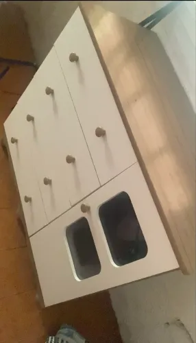 Cômoda / Armário Multiuso Branco com Detalhes em Madeira