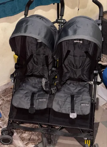 Carrinho de bebê gêmeos
