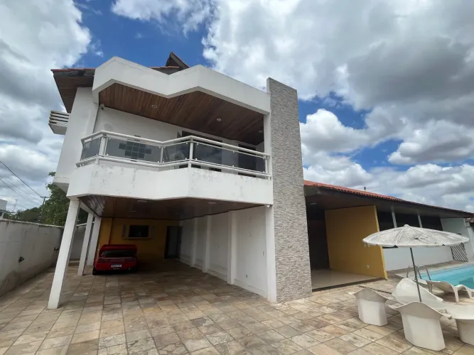 Casa em Guarabira com 5 suítes e com piscina de clube 