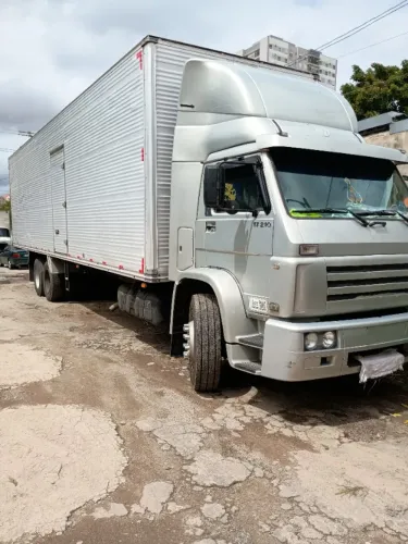 Volkswagen 17 210 truck baú