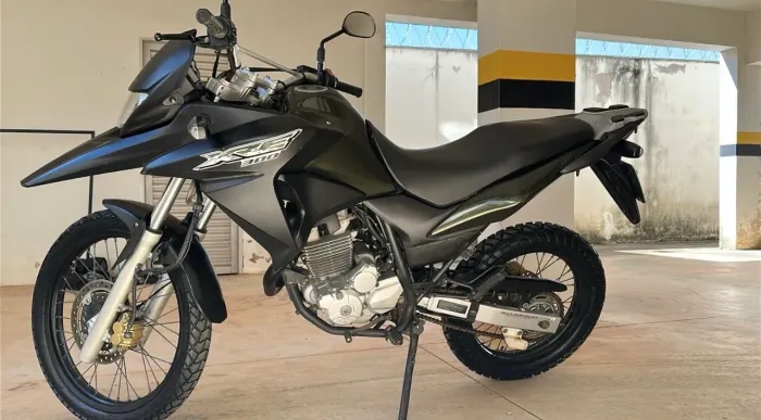 Moto Honda XRE 300 quilometragem baixa a venda