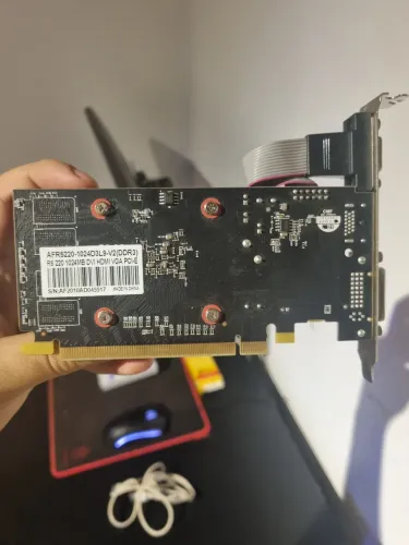 Placa de vídeo Radeon R5 220 2gb de vram