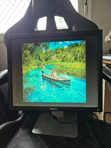 Monitor Dell P190St 19" Polegadas LCD - Ajuste de Altura e Rotação (VGA/DVI) 