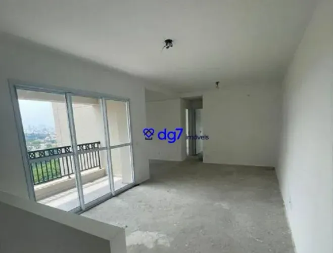 Apartamento com 3 dormitórios, 1 suíte, sala ampla e varanda!
