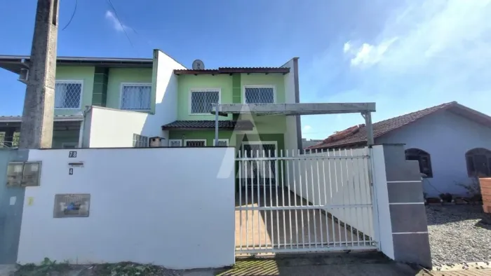 Geminado com 2 quartos e churrasqueira no bairro Iririu.