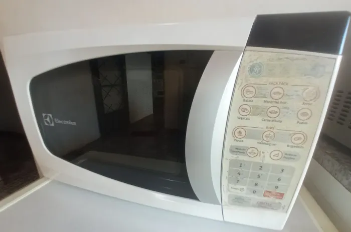MICROONDAS ELECTROLUX 21 LITROS ?