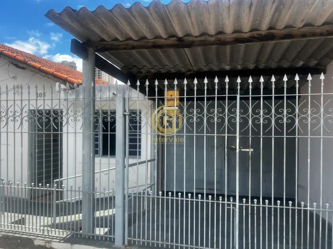 Casa à venda em Jacareí-SP, Jardim Didinha: 4 quartos, 2 salas, 1 banheiro, 3 vagas de gar