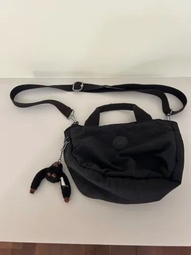 Bolsa tiracolo preta Kipling