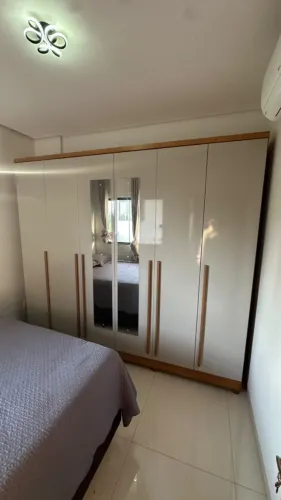 Guarda-Roupa Casal 6 Portas com Espelhos e Gavetas - Espaçoso