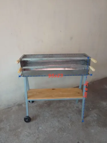 Churrasqueira de inox pra espetinho.