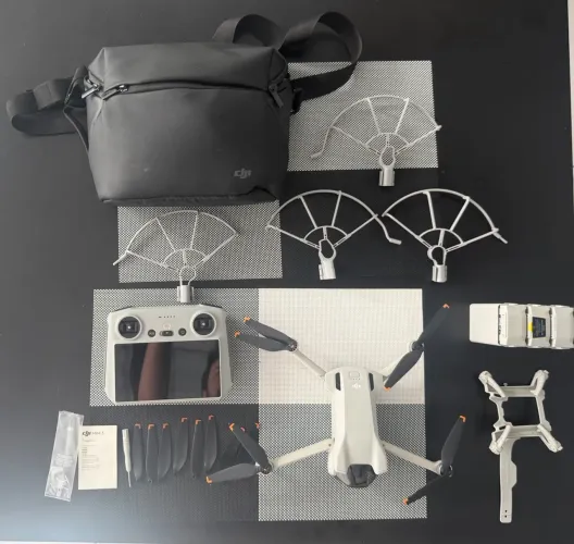 Drone DJI Mini Mavic 3 Pro Fly More Combo com Tela