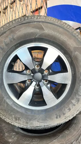 04 Rodas aro 16 com pneus novos para Hilux