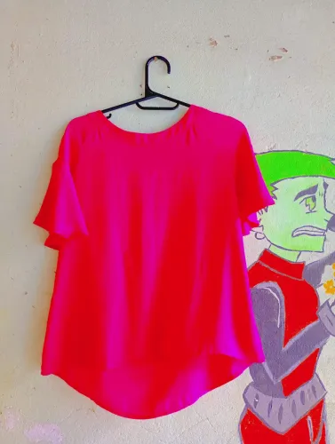 Vendo lote com várias roupas dentro da sacola femininas