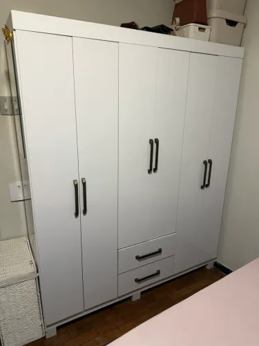 Guarda roupa branco