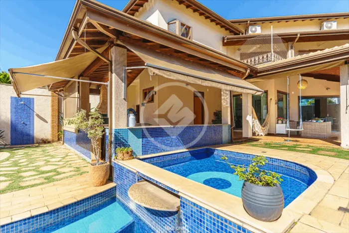 Casa para locação e venda com quatro suítes em Condomínio de alto padrão de Valinhos, loca