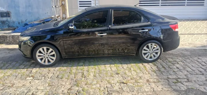 Vendo Kia Cerato 2011,precisando duma pintura, suspensão e algumas estáticas. *20.