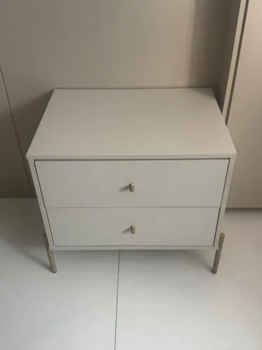 Mesa de cabeceira gaveteiro fendi