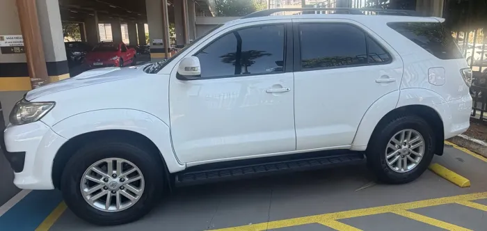 Toyota Hilux SW4 SRV D4-d 4X4 3.0 TDI Dies. AUT 2015