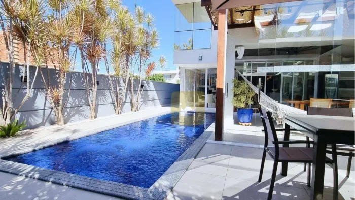 Casa Porteira Fechada com 4 quartos, 3 Suítes, Piscina em Alphaville Jacuhy