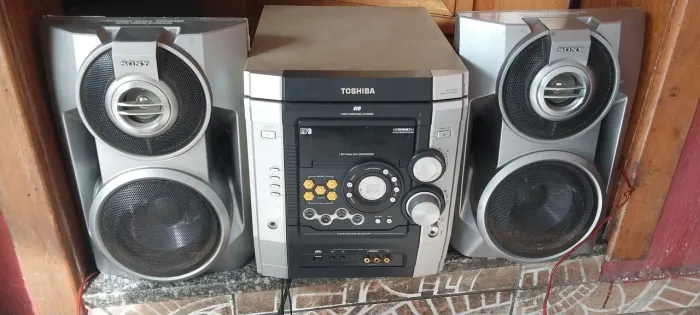 Aparelho de Som Toshiba USB com caixas Sony