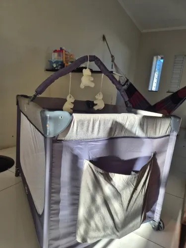 Berço para bebê, com colchão e mosqueteiro