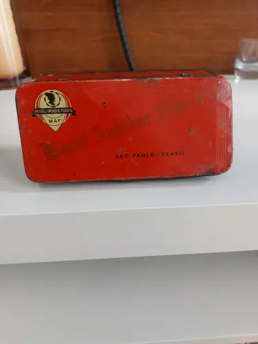 Vendo.lata antiga de máquina costura 1950 