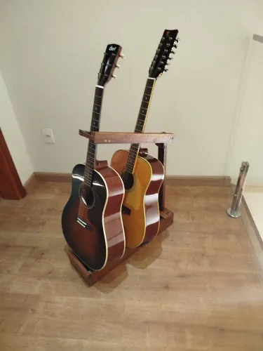Suporte dobrável para 2 instrumentos.