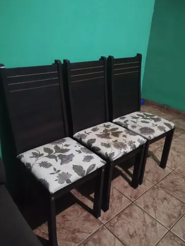 3 CADEIRAS BOAS FIRME .ALMOFADADA .SO 150 REAIS.