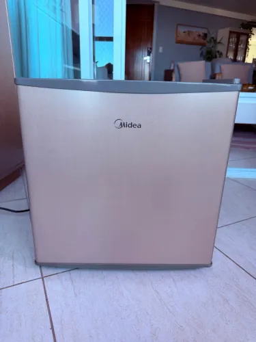 Frigobar Midea Inox 45L Excelente